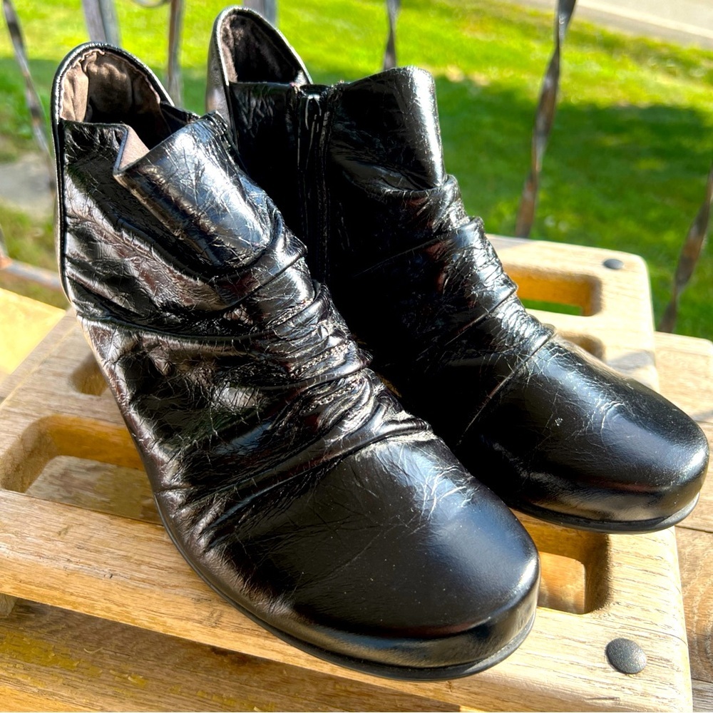 Women’sNaot Advance 226258 Black Glossy Leather Patent Ankle Short Boots Size 7M
